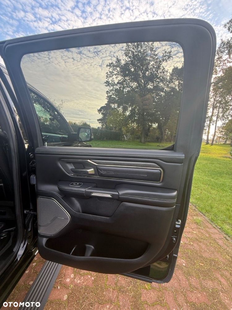 RAM 1500 5.7 Crew Cab Shortbed Limited Black - 24