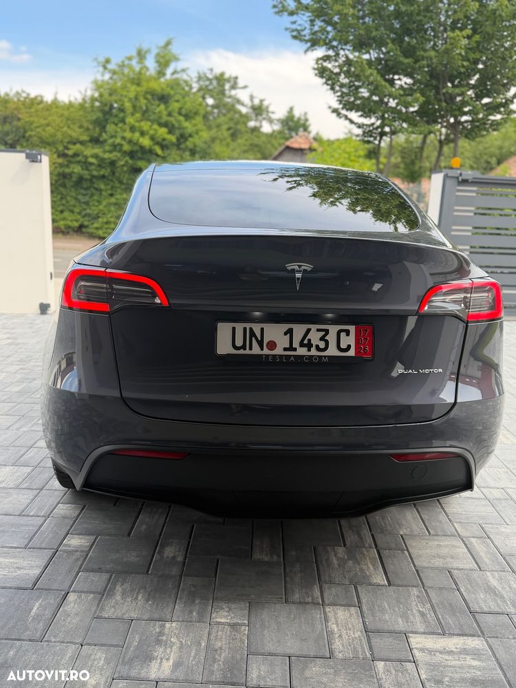 Tesla Model Y - 3