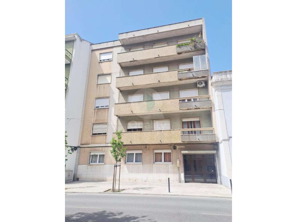 T6 Vista Rio em Zona Nobre do Barreiro - Grande imagem: 4/24