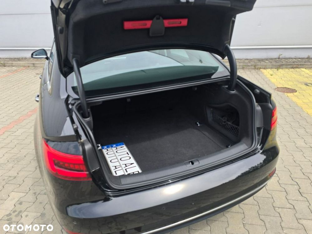 Audi A4 Limousine - 30