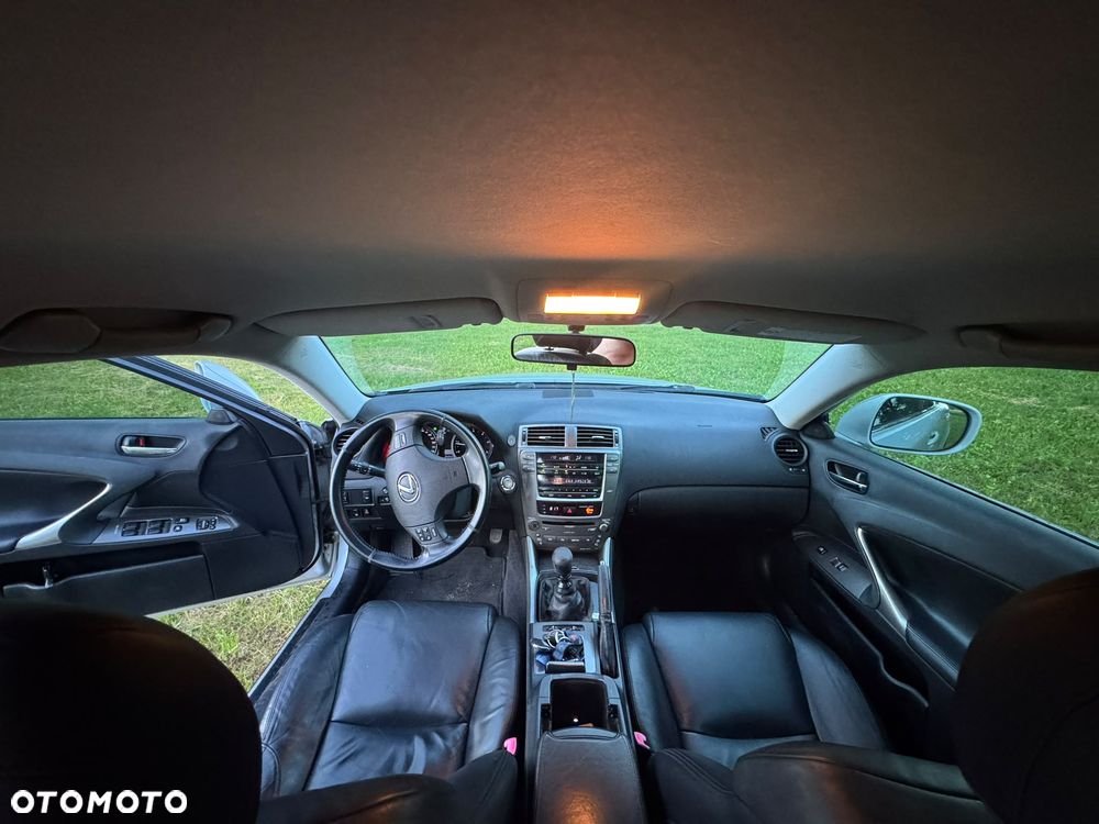 Lexus IS 220 D Prestige - 6