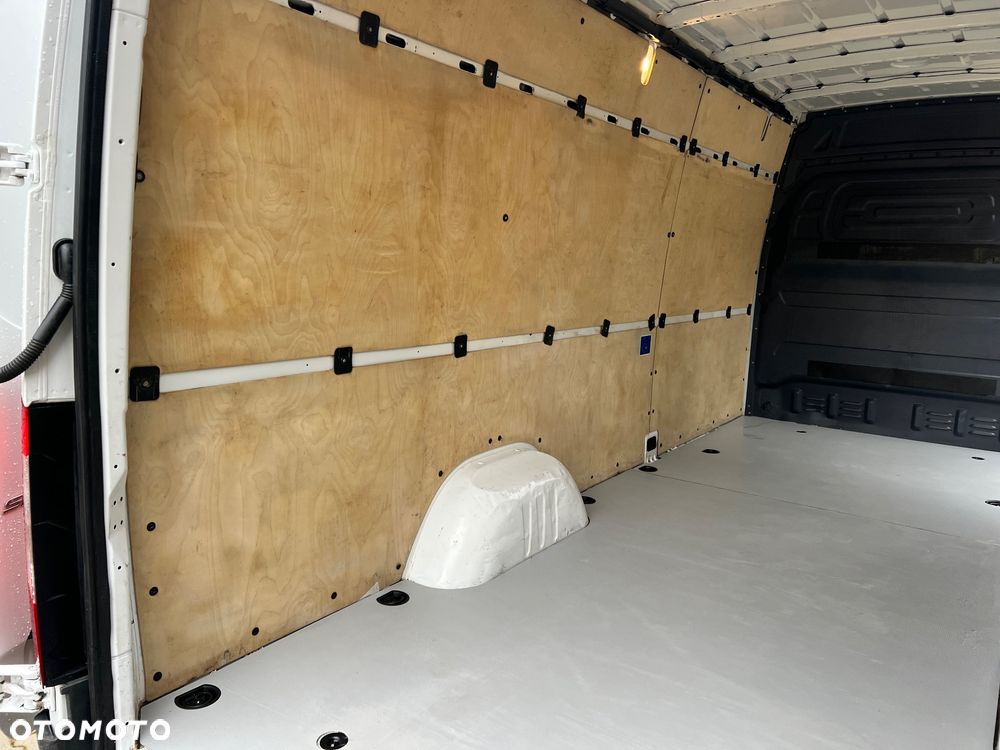 Mercedes-Benz Sprinter - 11