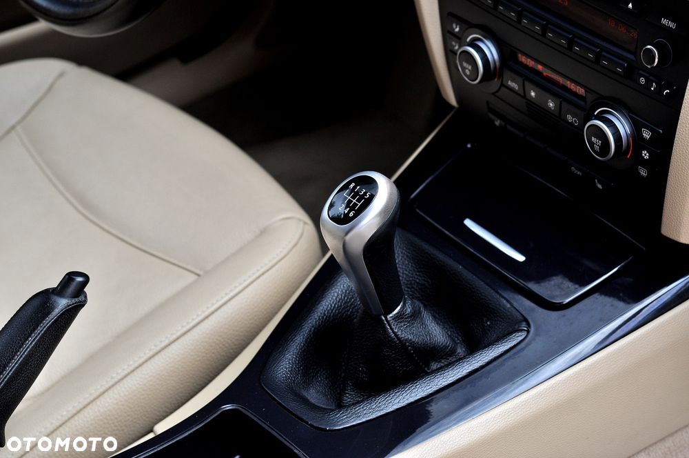 BMW Seria 3 318i Edition Exclusive - 21