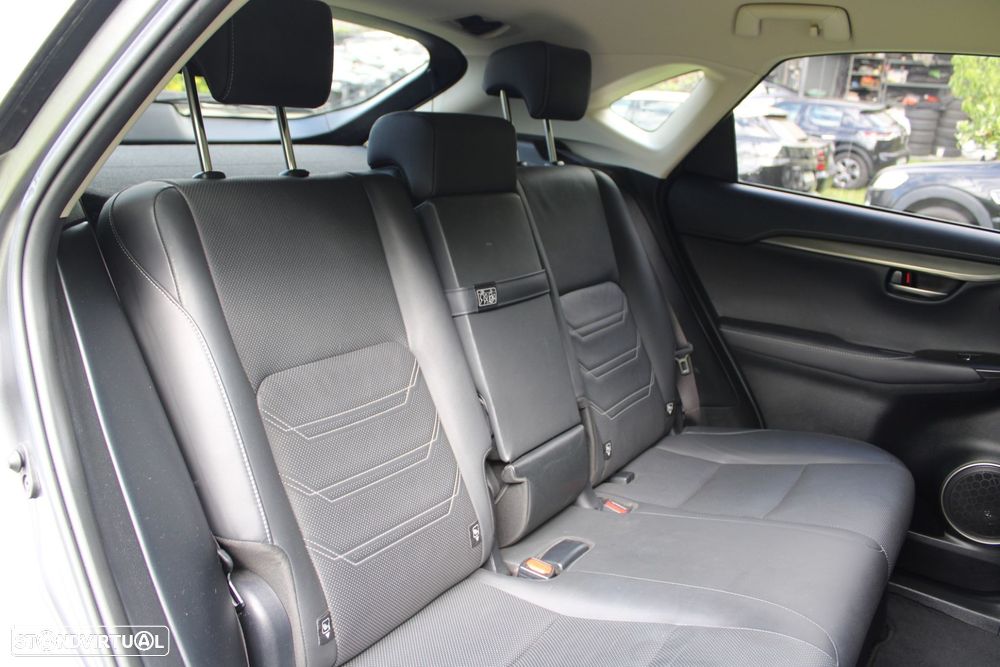 Lexus NX 300h Executive - 30