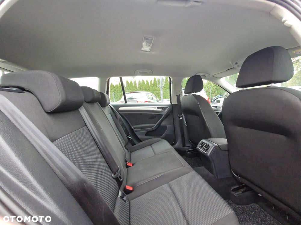 Volkswagen Golf - 23