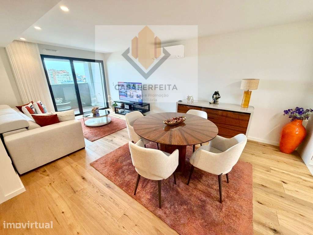 Apartamento T2 de Luxo com Varanda, Lugar de Garagem e Arrumo - Jun... - Grande imagem: 4/29