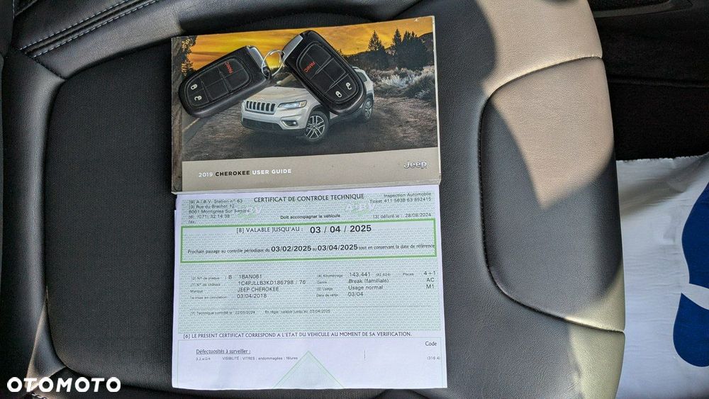 Jeep Cherokee - 23