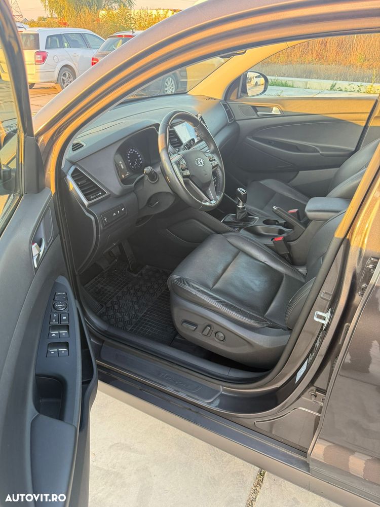 Hyundai Tucson 2.0 CRDI 4WD 6MT Premium - 17
