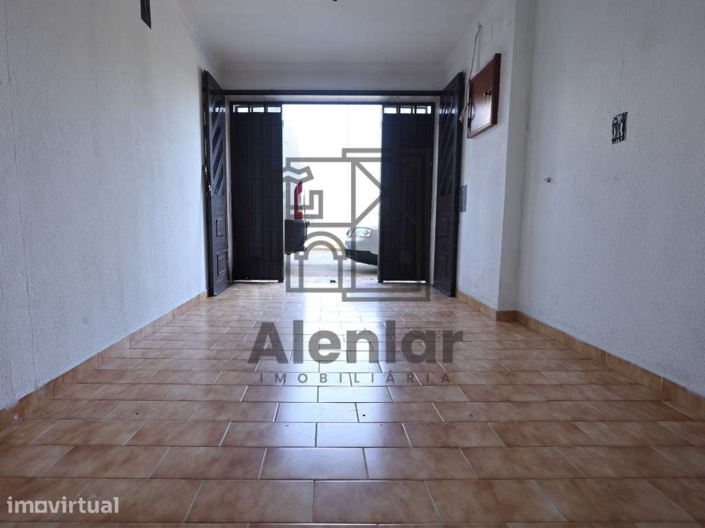 Garagem com WC à Venda | Excelente Localização no Sobralinho - Grande imagem: 5/10