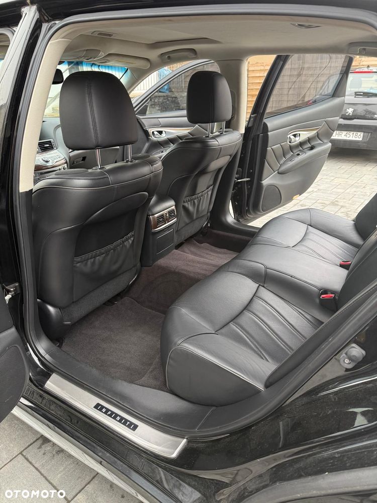 Infiniti Q70 - 19