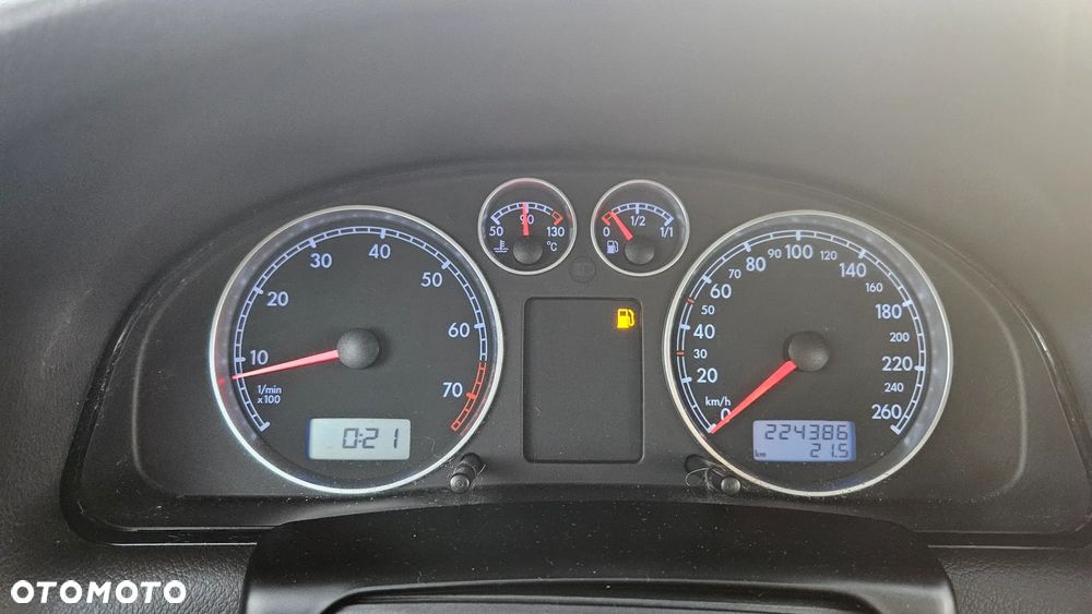 Volkswagen Passat 1.8T Basis - 6