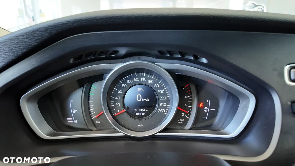 Volvo V40 D2 Kinetic - 27