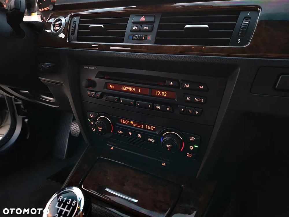 BMW Seria 3 320i - 29