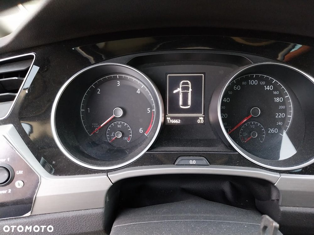 Volkswagen Touran - 23