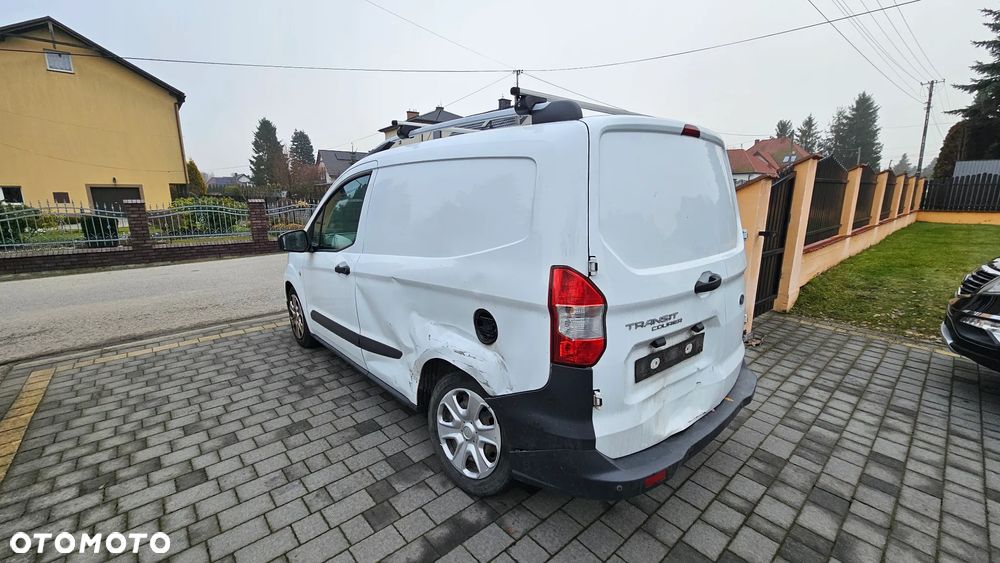 Ford Transit Courier - 39