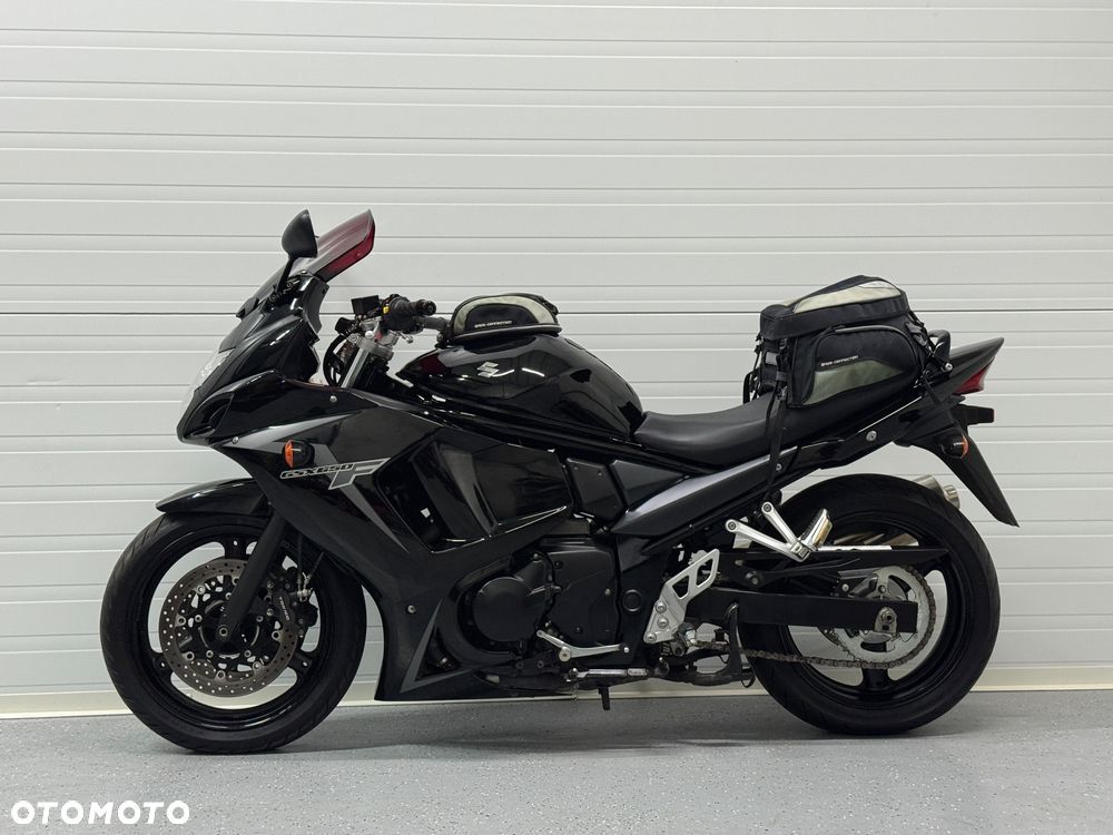 Suzuki GSX - 13