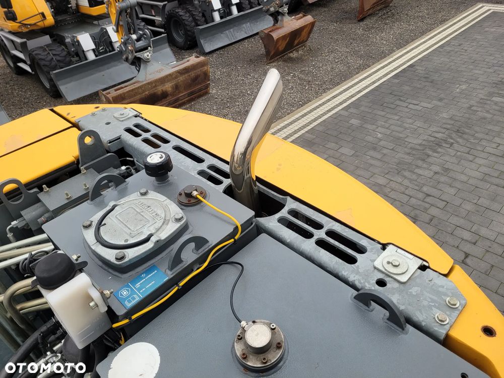 Liebherr A910 compact / 9200h / SUPER STAN / - 21