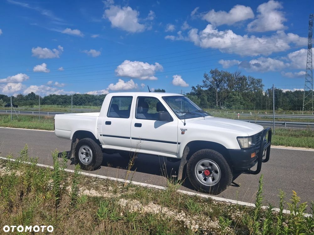 Toyota Hilux 4WD DLX - 2