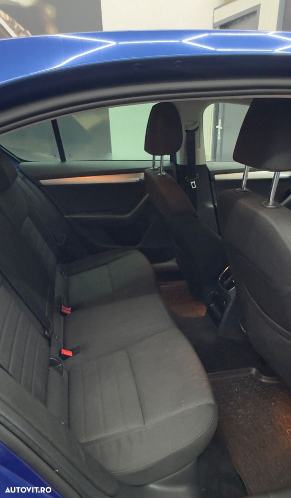 Skoda Octavia 1.6 TDI STYLE DSG - 16