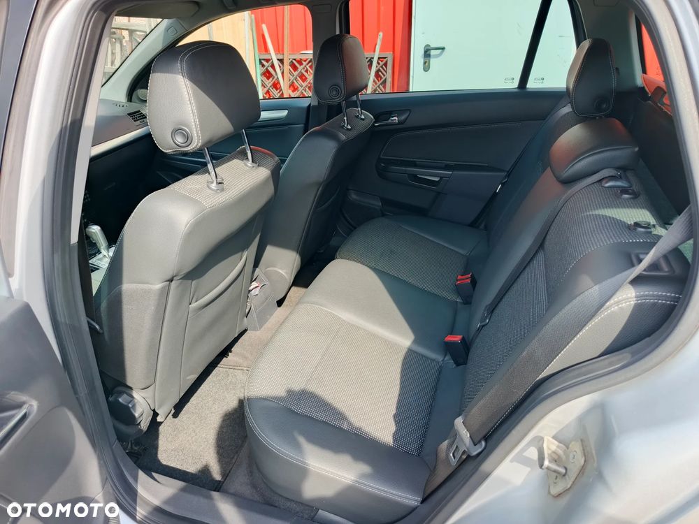 Opel Astra 1.9 CDTI Cosmo - 4