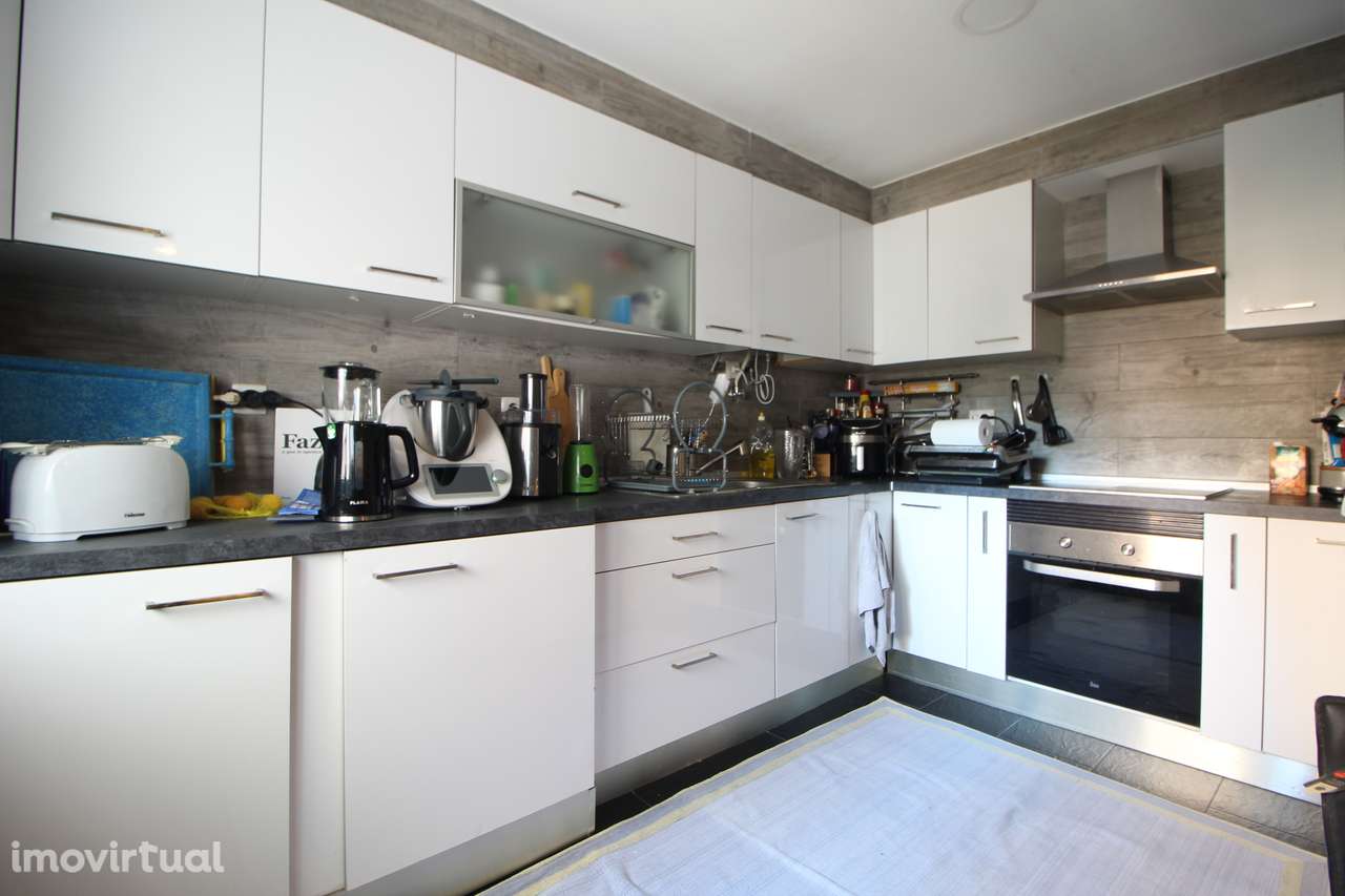 Vende-se T4 Bombeiros / Mem Martins - Grande imagem: 5/21