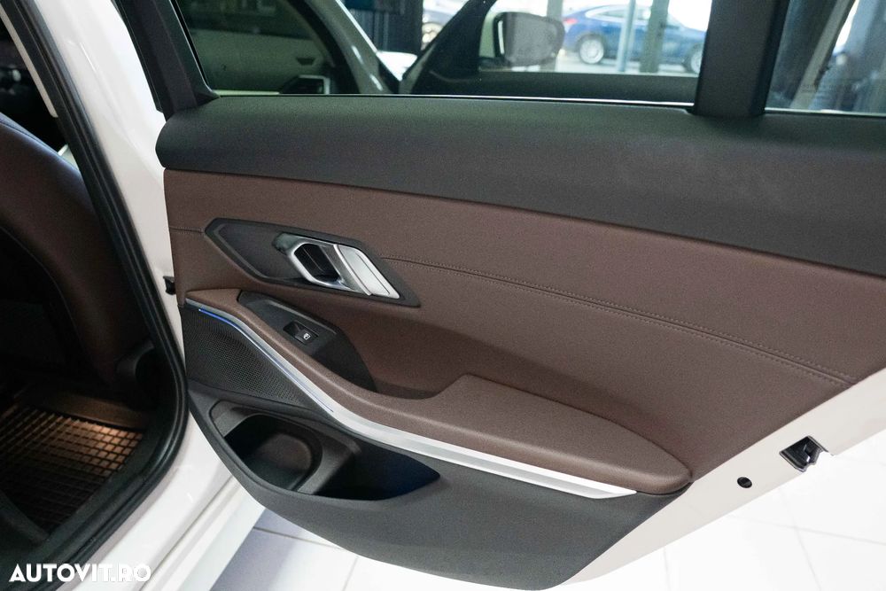 BMW Seria 3 320d xDrive AT - 25