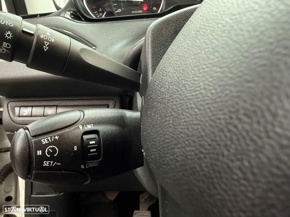 Peugeot 208 1.5 BlueHDi Signature - 25