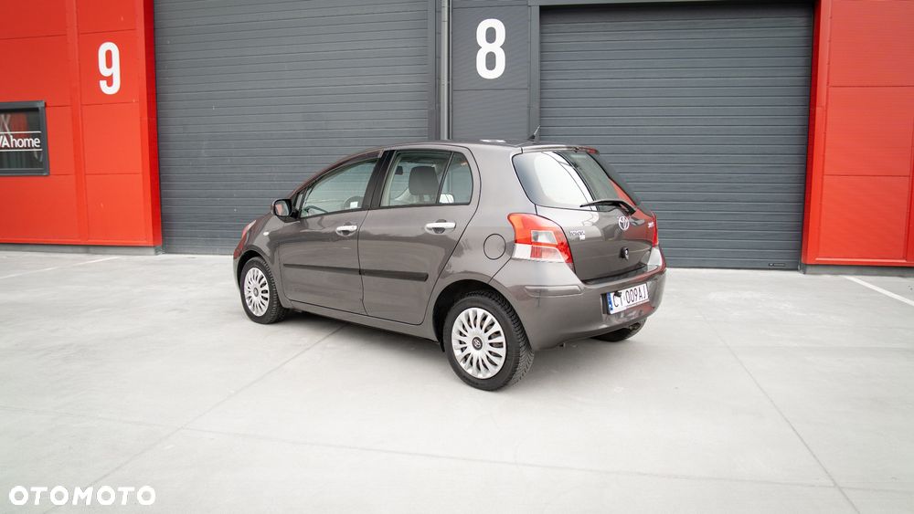 Toyota Yaris - 4