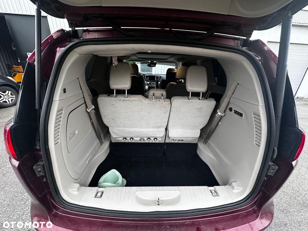 Chrysler Pacifica - 5