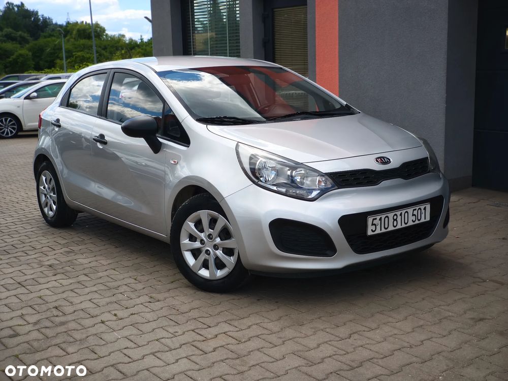 Kia Rio 1.2 L - 4