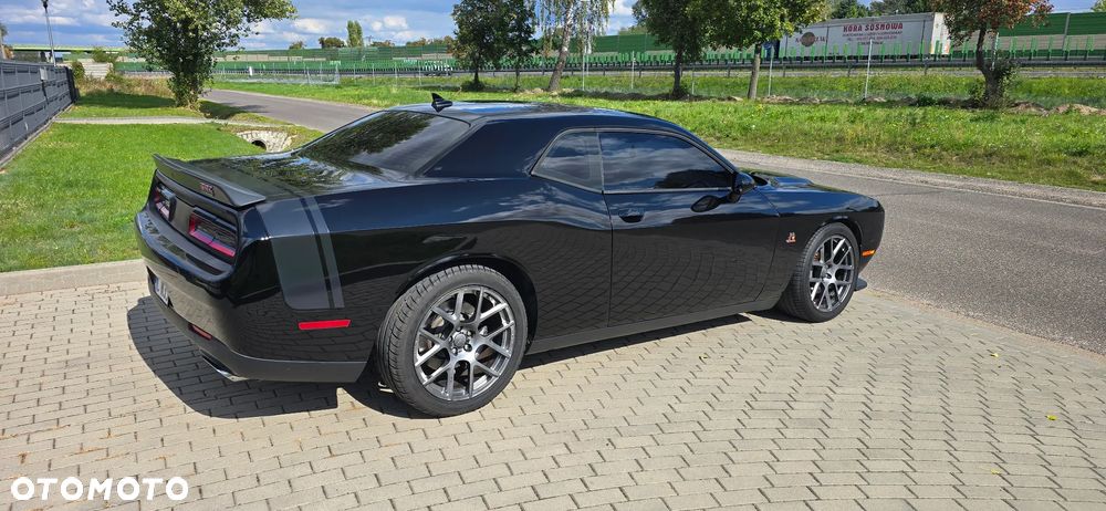 Dodge Challenger - 30