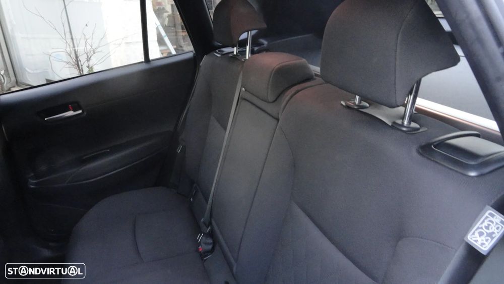 Toyota Corolla Cross 1.8 Hybrid Luxury - 19