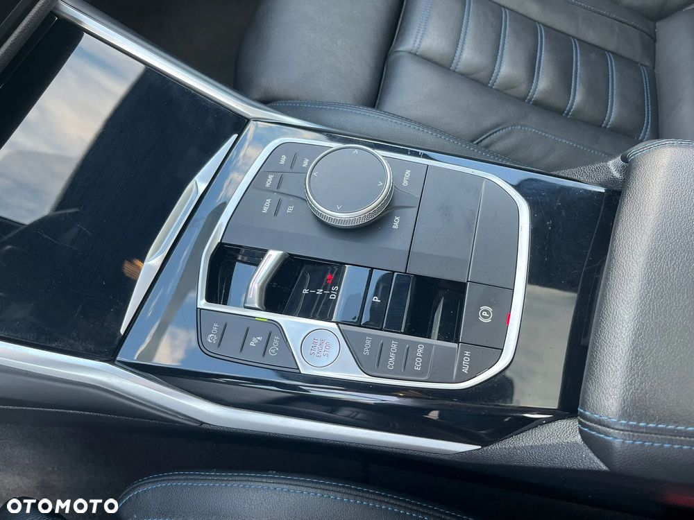 BMW Seria 3 330i xDrive M Sport - 37