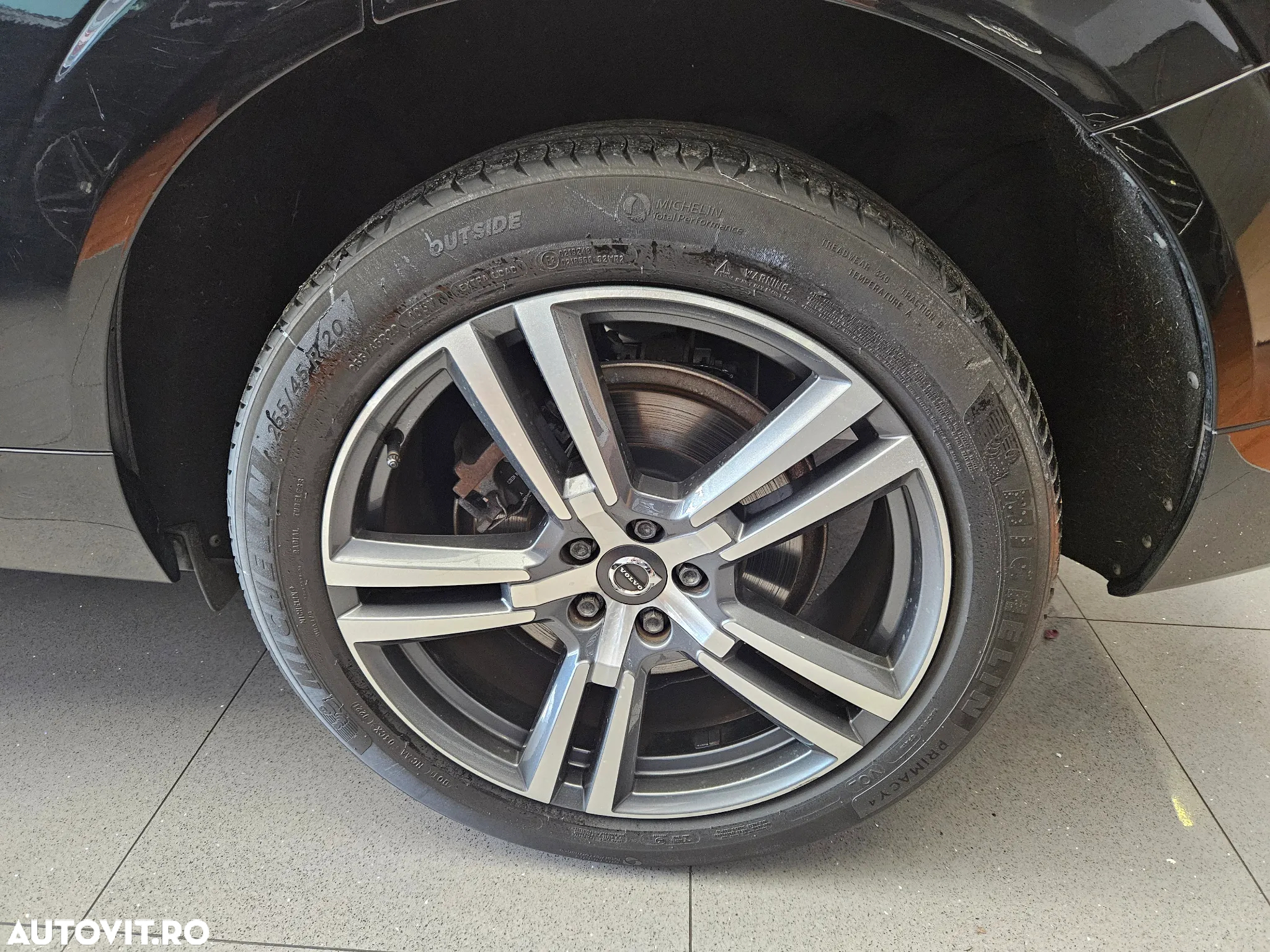 Volvo XC 60 B4 MHEV AT8 FWD Momentum Pro - 8
