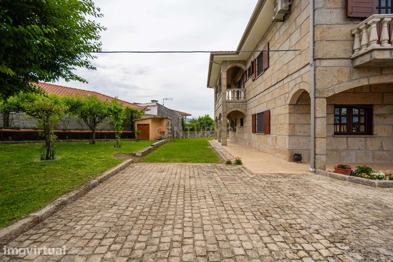 Imponente Moradia com 8 quartos, construída em pedra, situada em Proze - Grande imagem: 3/60