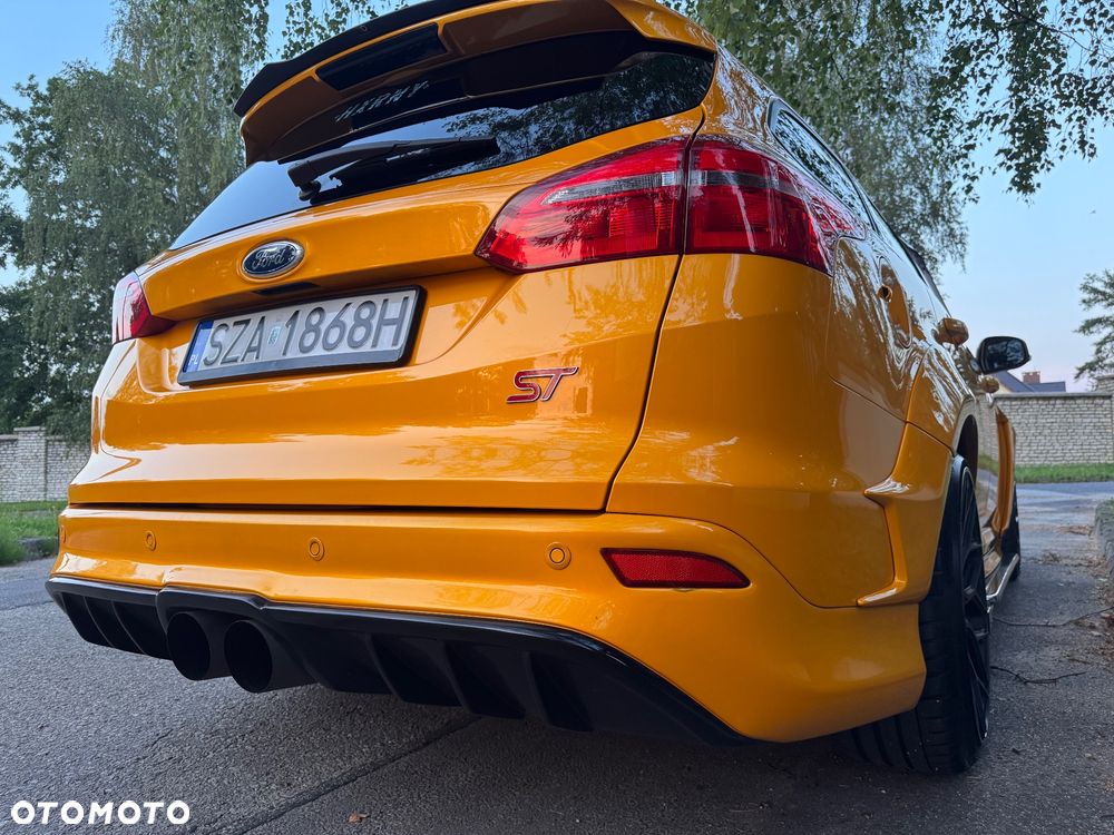 Ford Focus 2.0 EcoBoost ST - 19