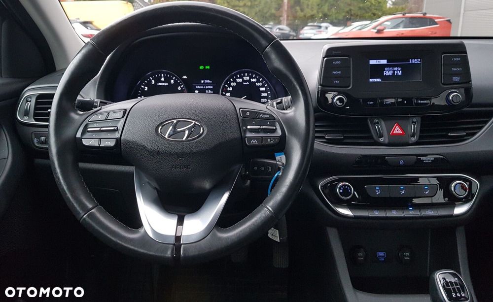 Hyundai i30 1.5 DPI Classic + - 18