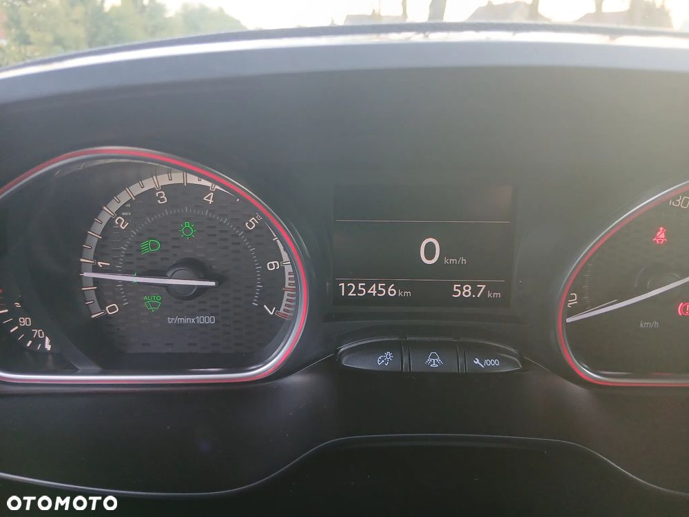 Peugeot 208 1.6 THP GTi - 9