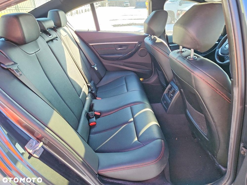 BMW Seria 3 330i xDrive Sport Line - 9