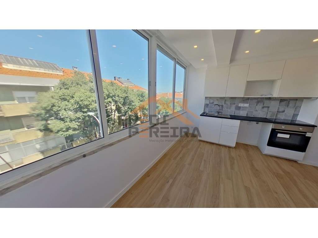 Situado na Damaia de Cima, apartamento T2 totalmente remodelado. - Grande imagem: 3/25