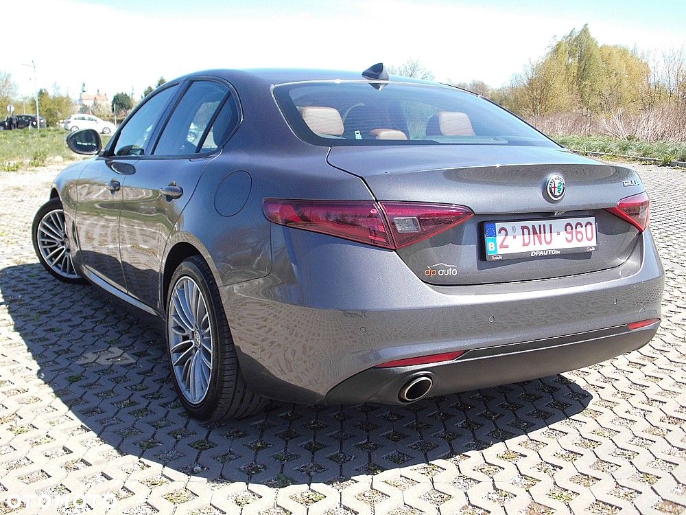 Alfa Romeo Giulia 2.2 AT8 Business - 13
