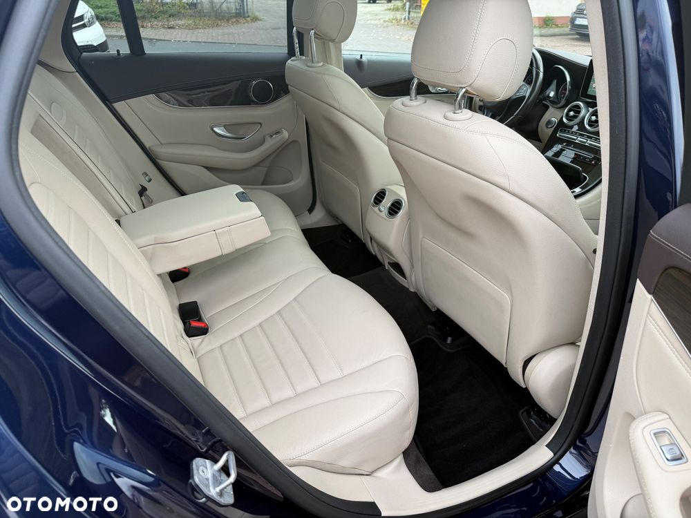 Mercedes-Benz GLC 250 4Matic 9G-TRONIC Exclusive - 12
