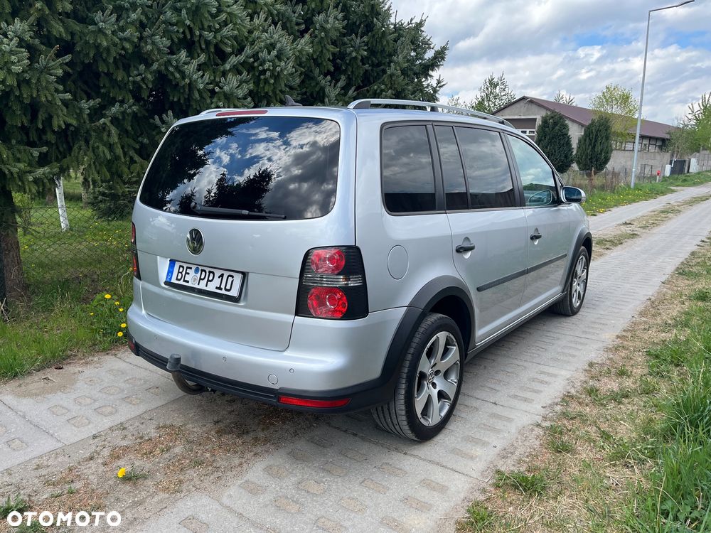 Volkswagen Touran 2.0 TDI DPF DSG Cross - 3