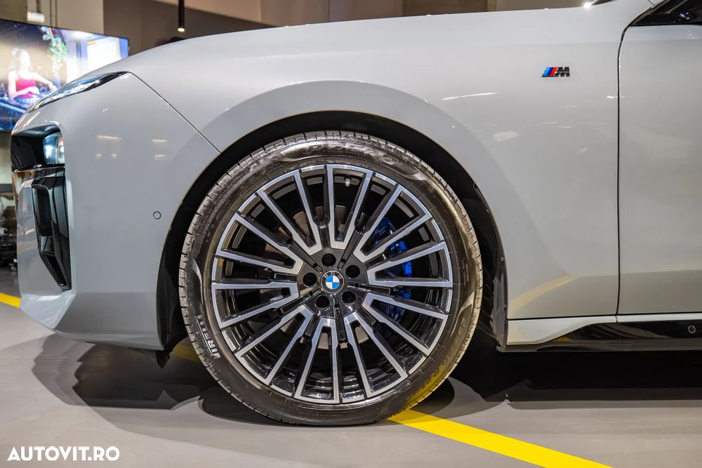 BMW Seria 7 740d xDrive MHEV - 31