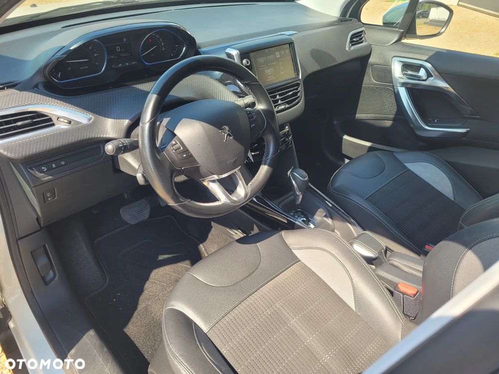 Peugeot 2008 PureTech 110 Stop&Start EAT6 Allure - 5