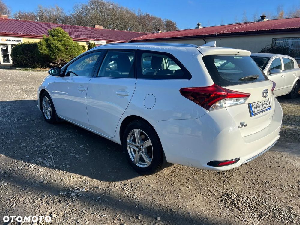 Toyota Auris 1.6 D-4D Prestige - 3