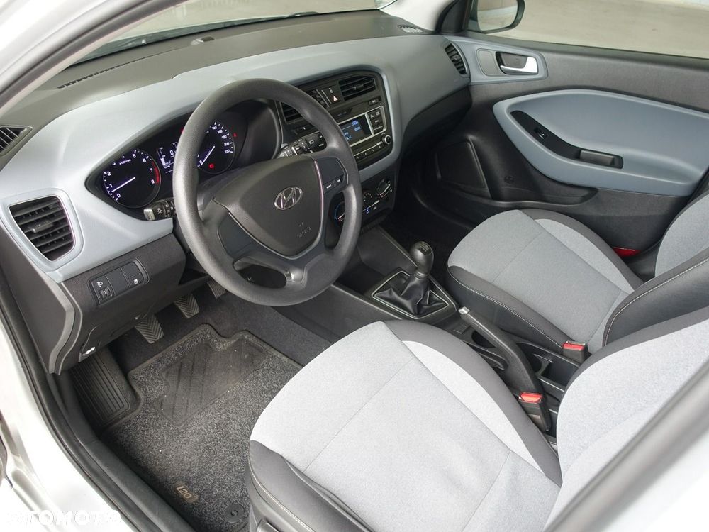 Hyundai i20 - 11