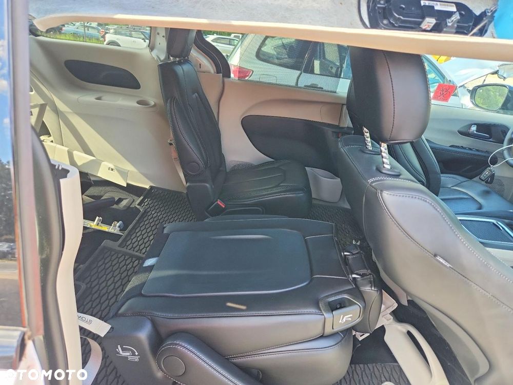 Chrysler Pacifica - 10