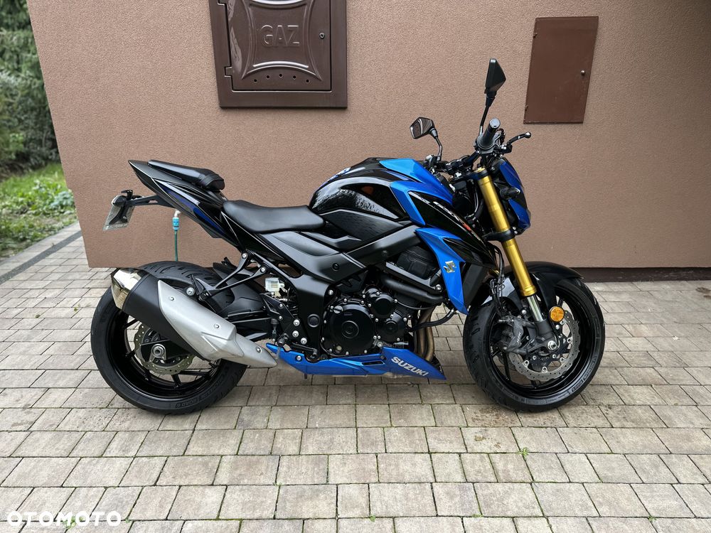 Suzuki GSX - 2