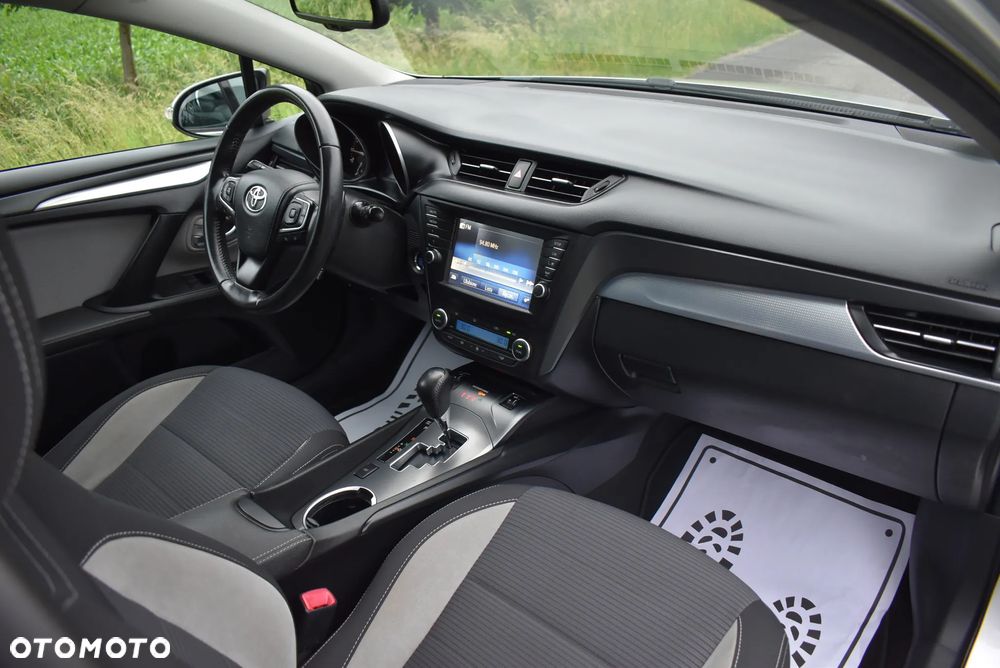 Toyota Avensis - 35